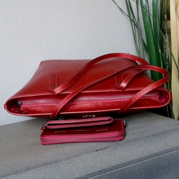 NEW - COACH 3pc Matching Large Red Metallic Tote, Wallet, and Wristlet Set - Picture 5 of 16